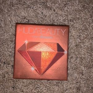 Huda beauty “topaz obsessions” palette